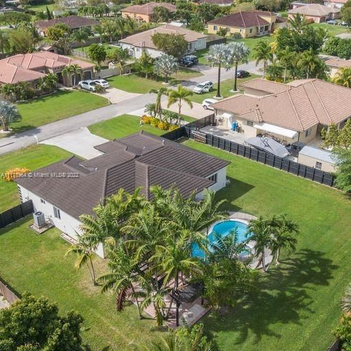 Recently Sold: $699,900 (4 beds, 2 baths, 2366 Square Feet)