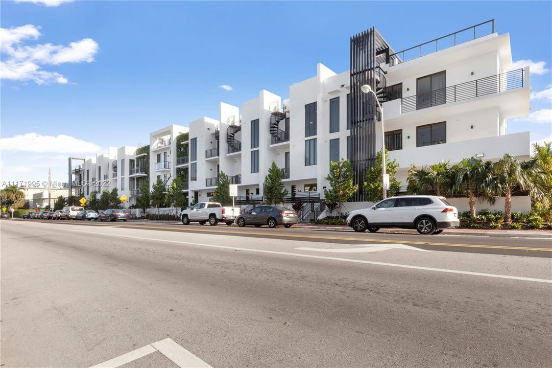 Recently Sold: $1,325,000 (2 beds, 2 baths, 1190 Square Feet)