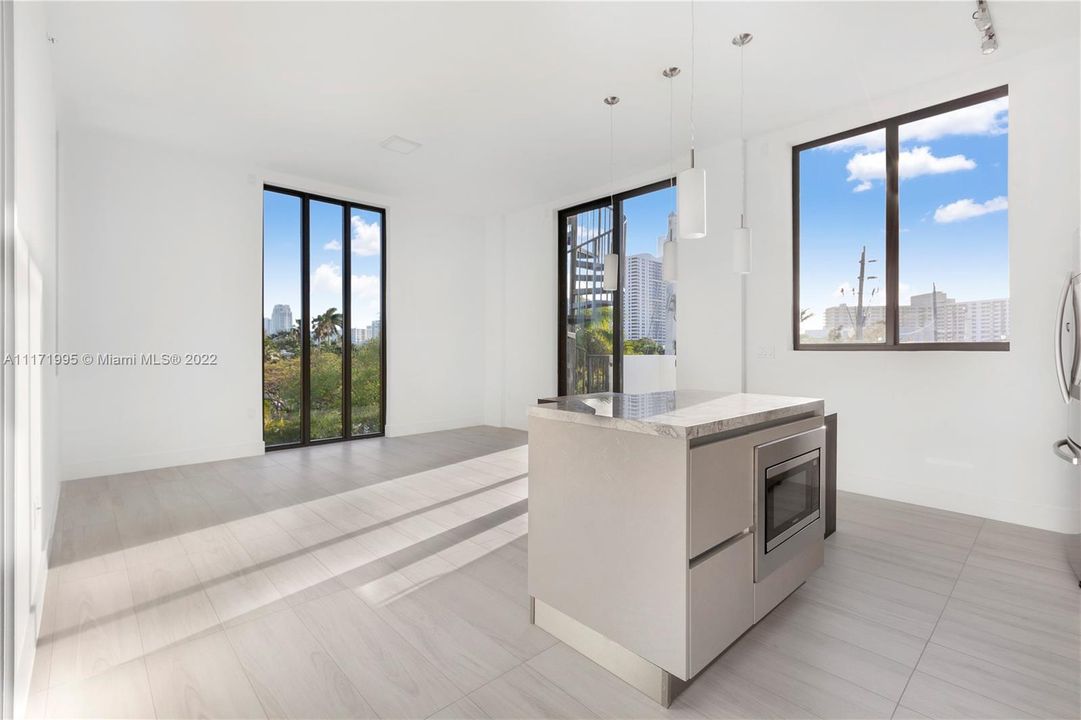 Recently Sold: $1,325,000 (2 beds, 2 baths, 1190 Square Feet)