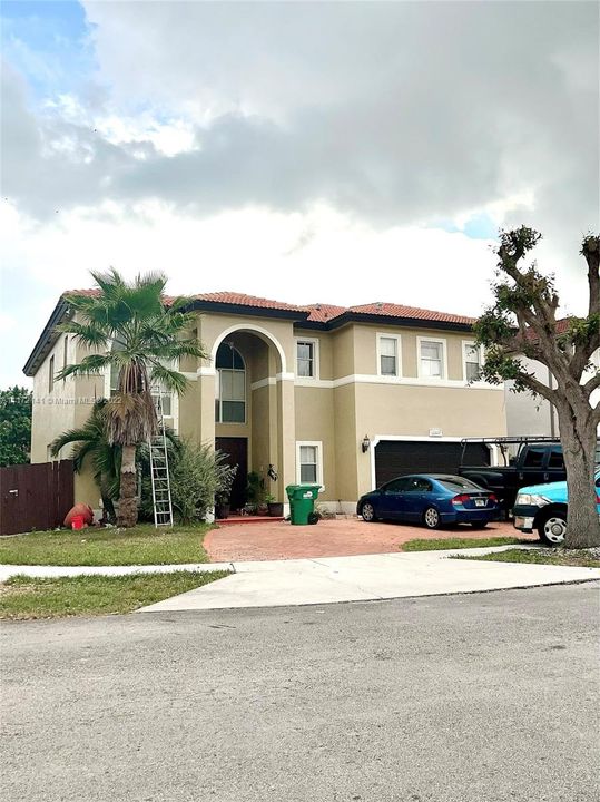 Recently Sold: $750,000 (6 beds, 4 baths, 2995 Square Feet)