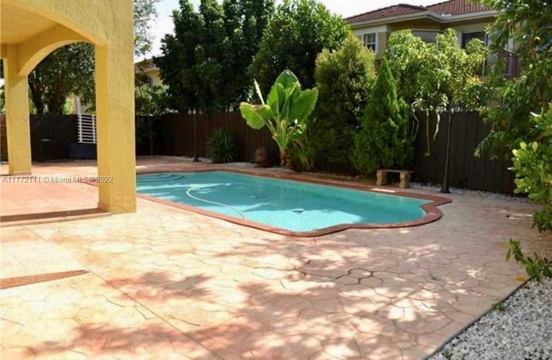 Vendido Recientemente: $750,000 (6 camas, 4 baños, 2995 Pies cuadrados)