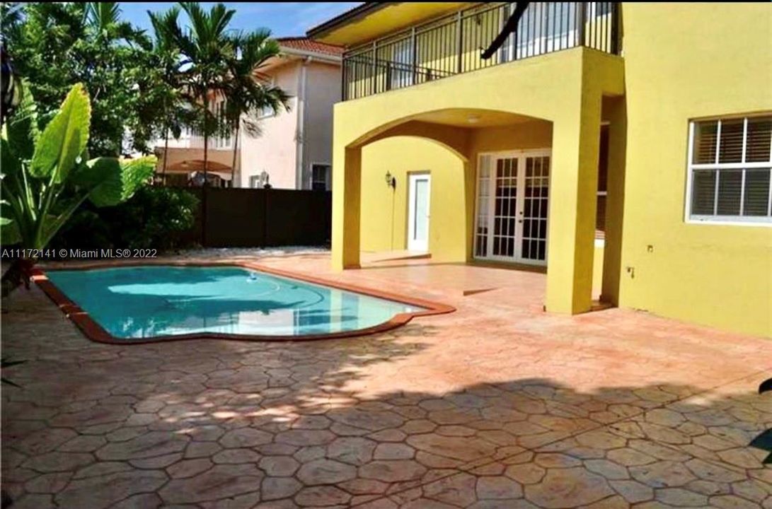 Vendido Recientemente: $750,000 (6 camas, 4 baños, 2995 Pies cuadrados)