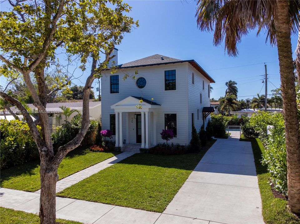 Recently Sold: $1,848,000 (3 beds, 2 baths, 2250 Square Feet)