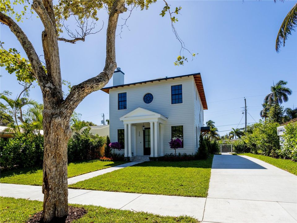 Recently Sold: $1,848,000 (3 beds, 2 baths, 2250 Square Feet)