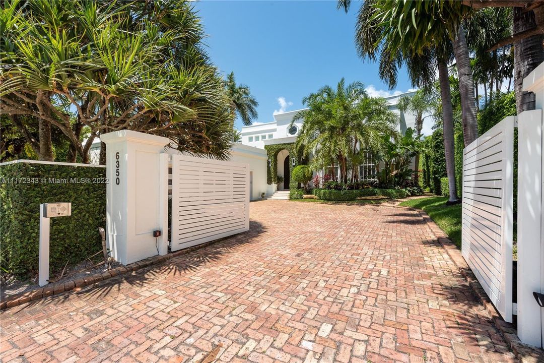 Recently Sold: $15,000,000 (5 beds, 5 baths, 5082 Square Feet)