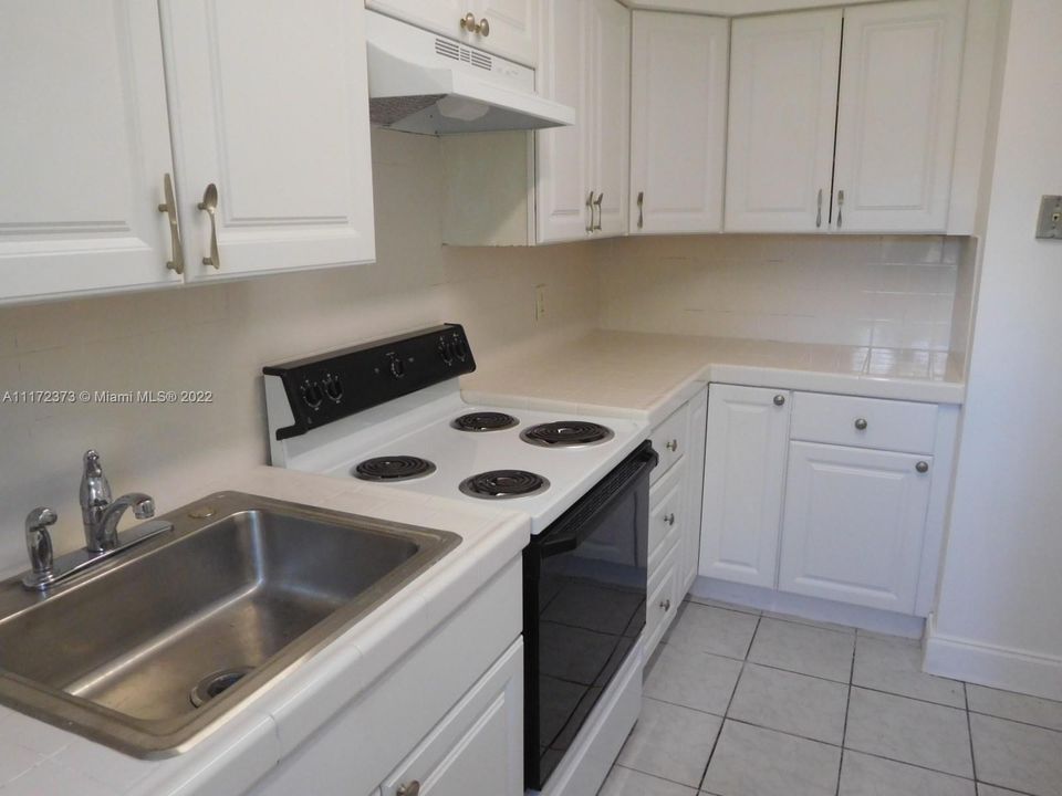 Recently Rented: $2,100 (3 beds, 1 baths, 1218 Square Feet)