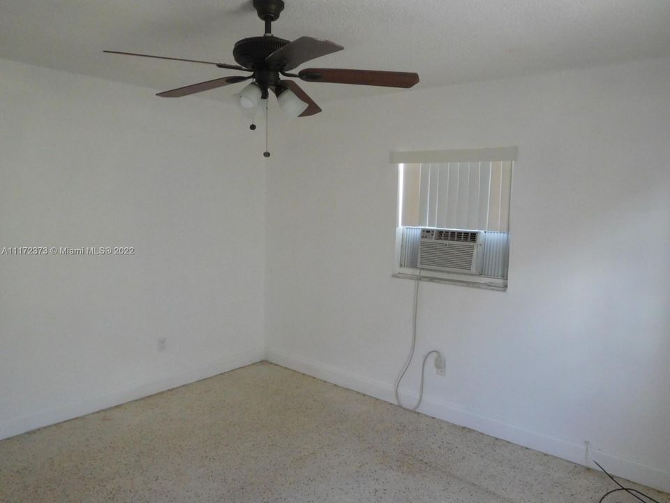 Recently Rented: $2,100 (3 beds, 1 baths, 1218 Square Feet)