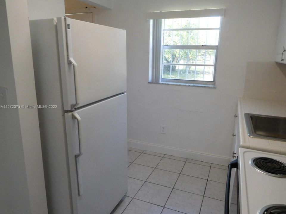 Recently Rented: $2,100 (3 beds, 1 baths, 1218 Square Feet)