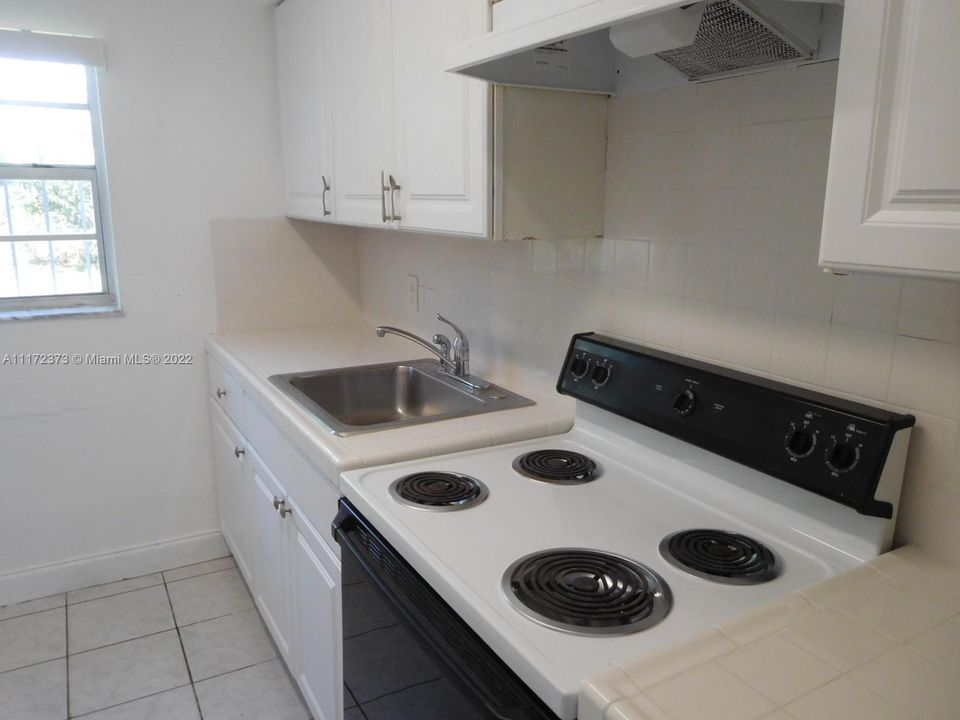 Recently Rented: $2,100 (3 beds, 1 baths, 1218 Square Feet)