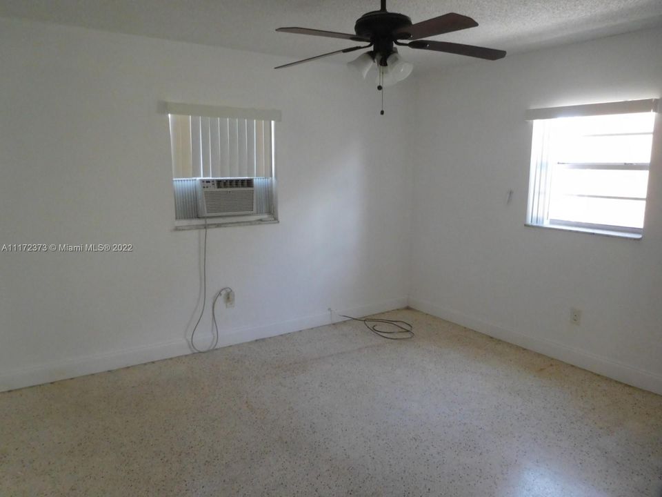 Recently Rented: $2,100 (3 beds, 1 baths, 1218 Square Feet)