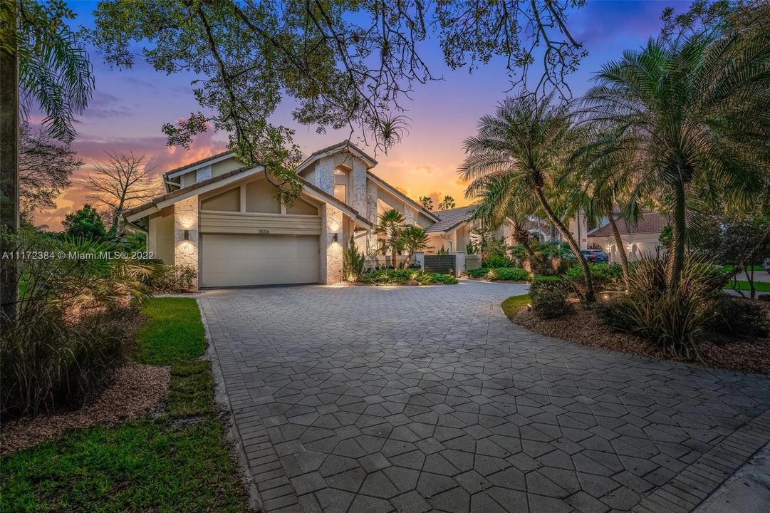 Recently Sold: $1,290,000 (5 beds, 4 baths, 3636 Square Feet)