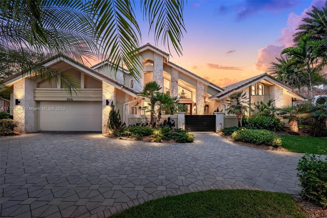 Recently Sold: $1,290,000 (5 beds, 4 baths, 3636 Square Feet)