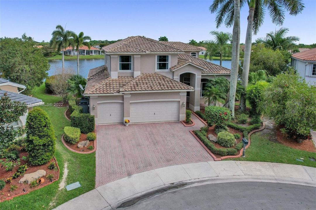 Recently Sold: $1,699,000 (5 beds, 4 baths, 3428 Square Feet)