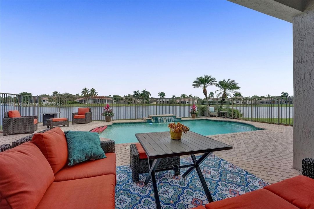 Recently Sold: $1,699,000 (5 beds, 4 baths, 3428 Square Feet)