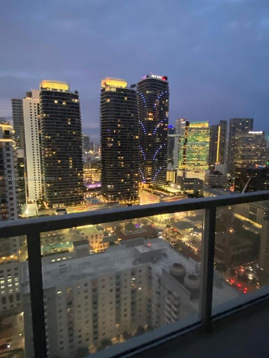 最近售出: $410,000 (1 贝兹, 1 浴室, 694 平方英尺)