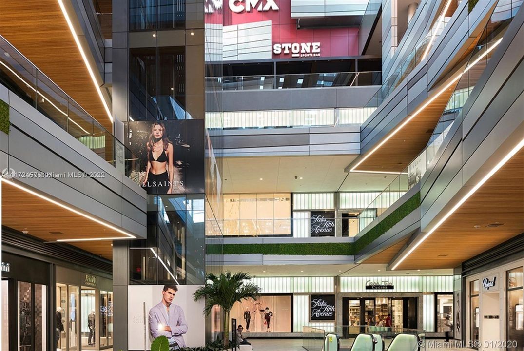 最近售出: $410,000 (1 贝兹, 1 浴室, 694 平方英尺)