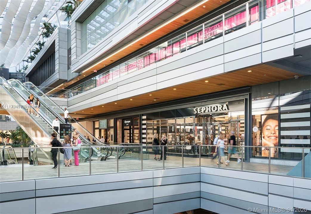 最近售出: $410,000 (1 贝兹, 1 浴室, 694 平方英尺)