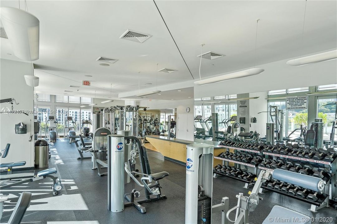 最近售出: $410,000 (1 贝兹, 1 浴室, 694 平方英尺)