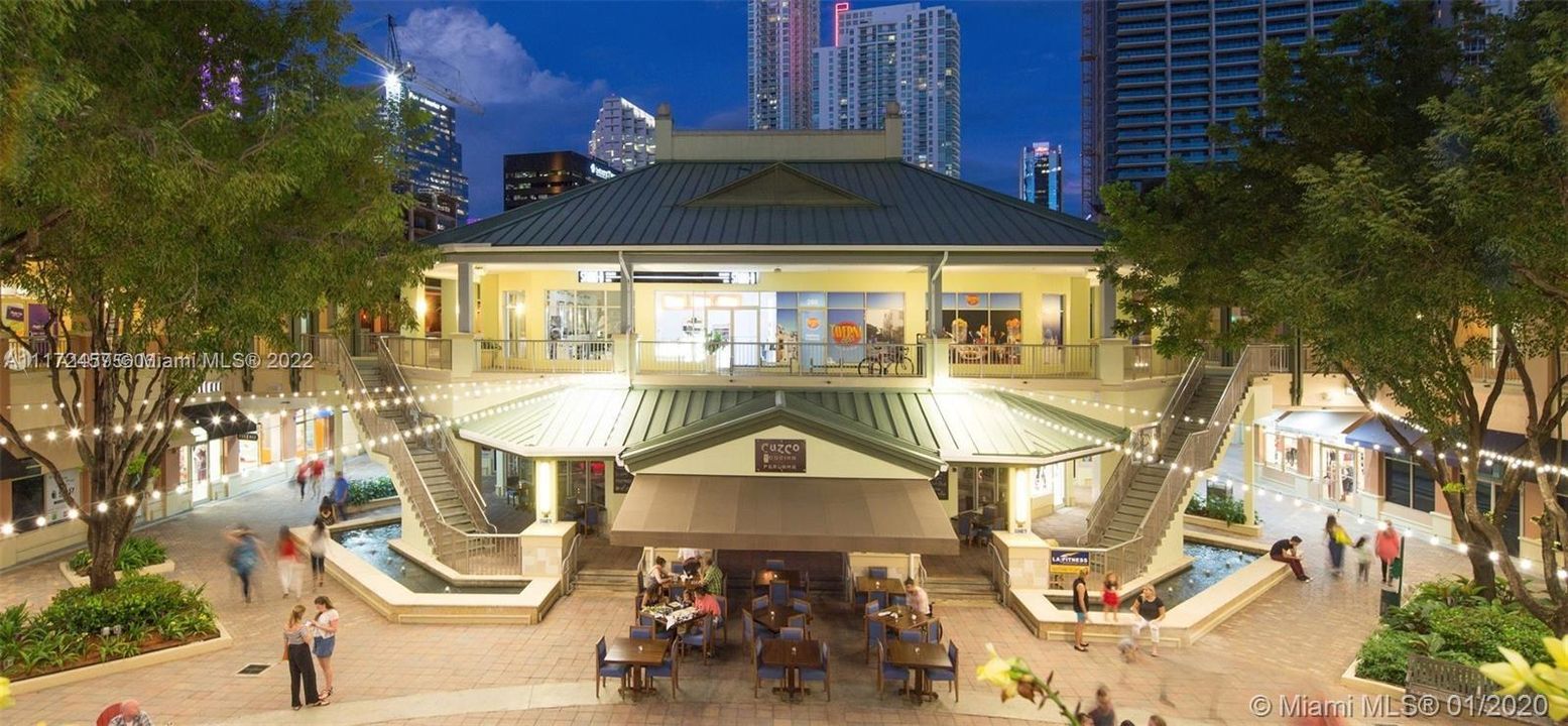 最近售出: $410,000 (1 贝兹, 1 浴室, 694 平方英尺)