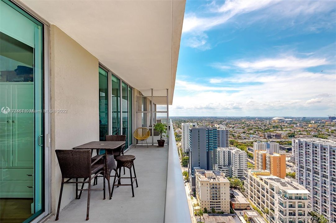 最近售出: $410,000 (1 贝兹, 1 浴室, 694 平方英尺)