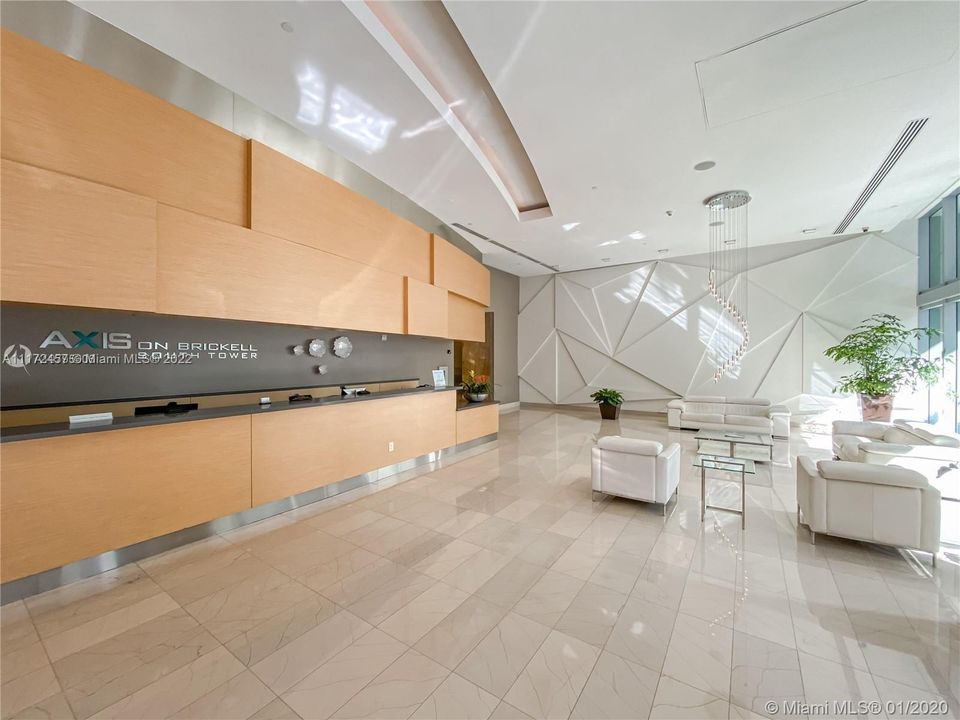 最近售出: $410,000 (1 贝兹, 1 浴室, 694 平方英尺)