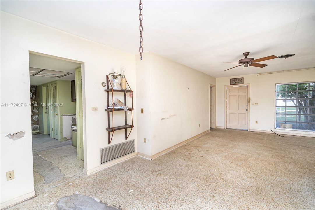 Недавно продано: $550,000 (4 спален, 2 ванн, 0 Квадратных фут)