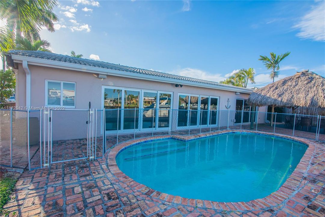 Recently Sold: $1,450,000 (3 beds, 3 baths, 2321 Square Feet)