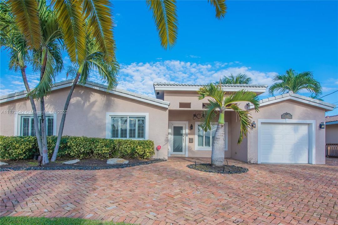 Recently Sold: $1,450,000 (3 beds, 3 baths, 2321 Square Feet)