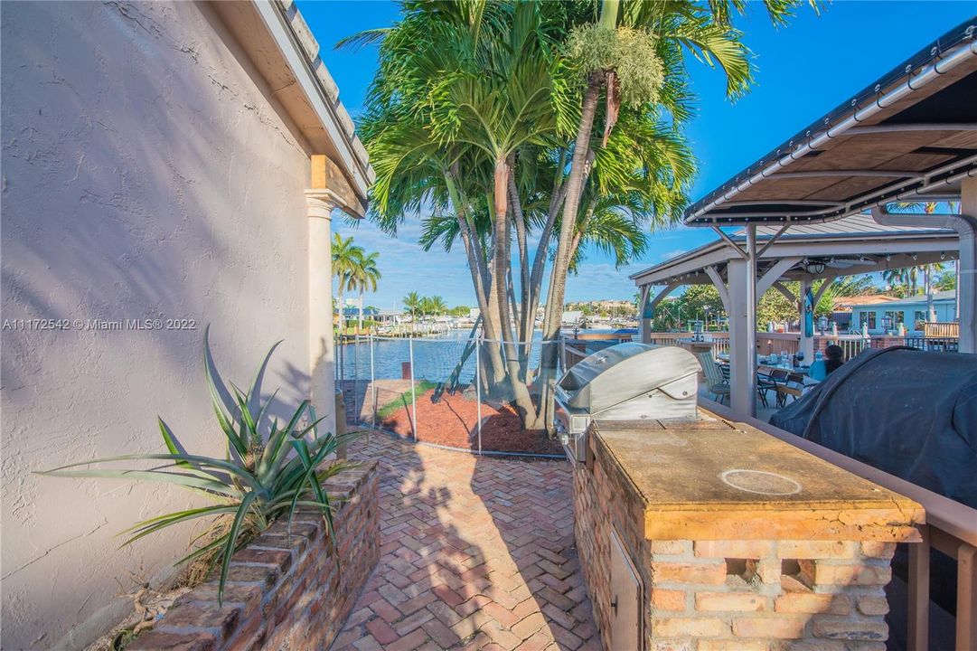 Recently Sold: $1,450,000 (3 beds, 3 baths, 2321 Square Feet)