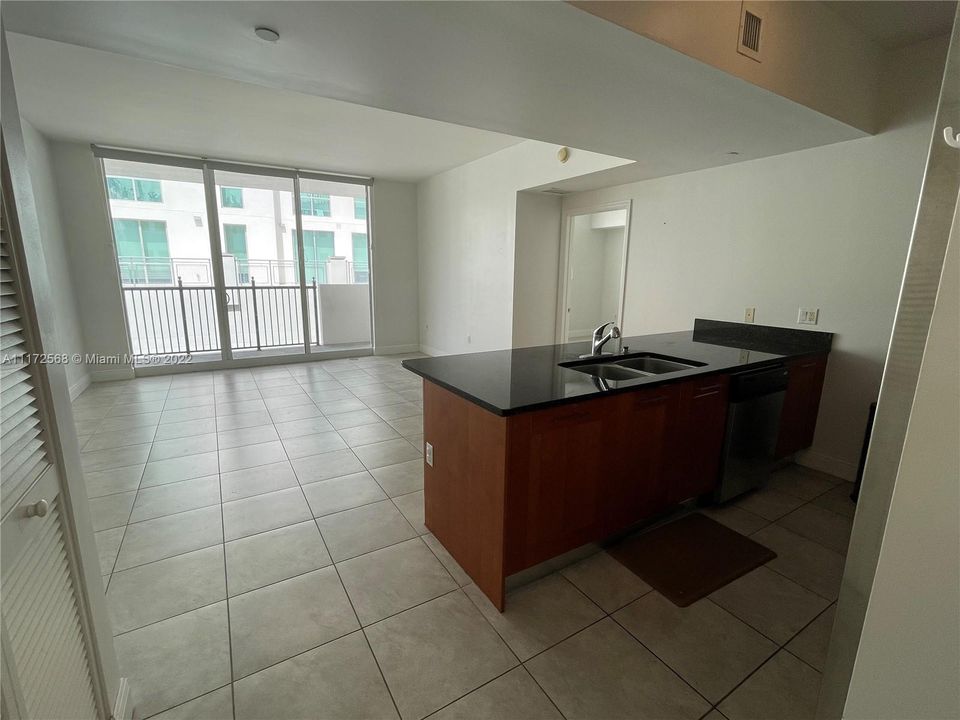 Recently Sold: $515,000 (2 beds, 2 baths, 970 Square Feet)