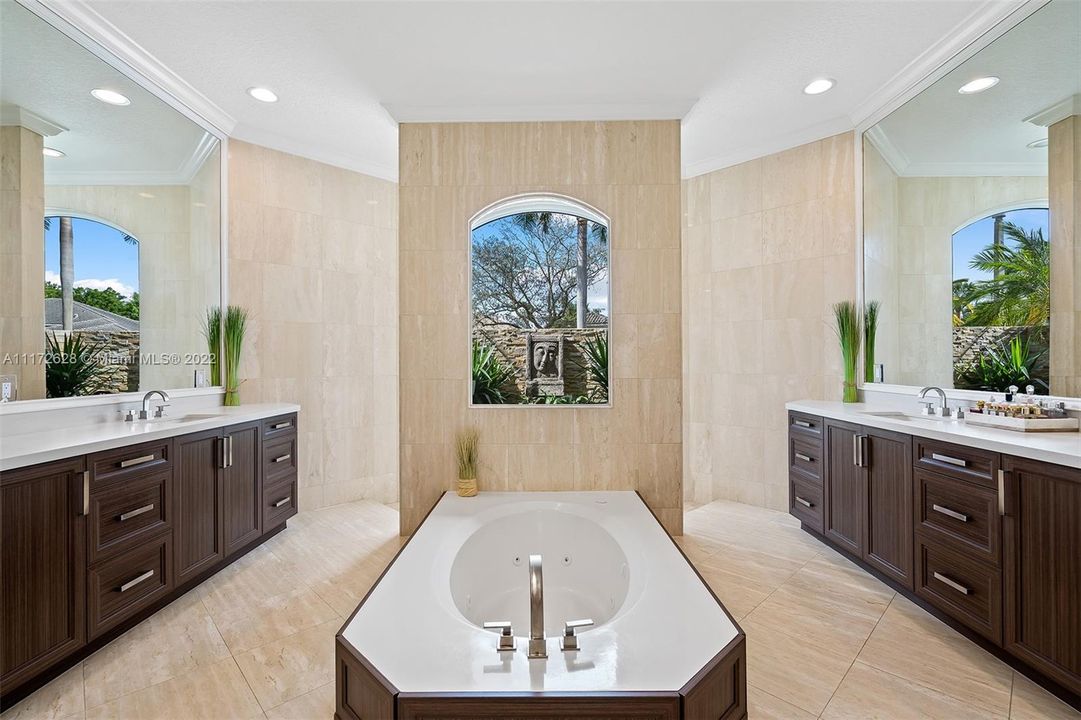 最近售出: $1,475,000 (4 贝兹, 3 浴室, 3200 平方英尺)