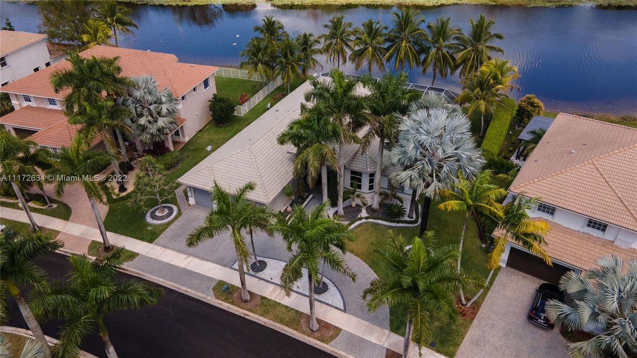 Recently Sold: $1,600,000 (4 beds, 3 baths, 3919 Square Feet)