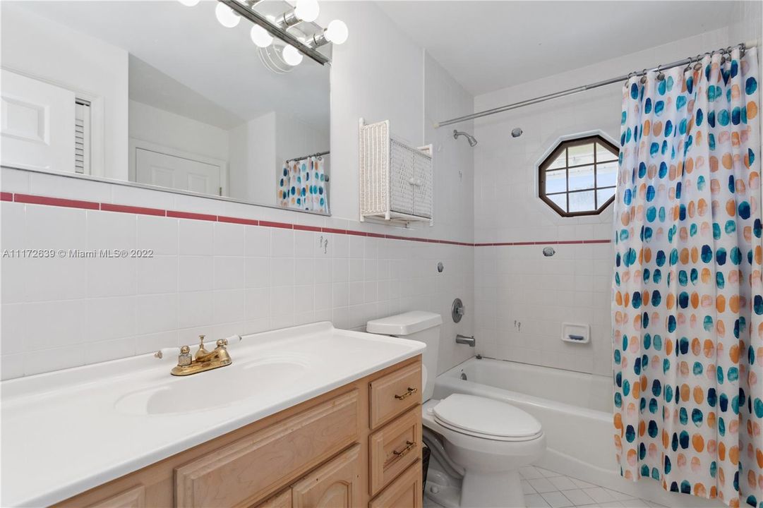 Recently Sold: $949,000 (2 beds, 2 baths, 1252 Square Feet)