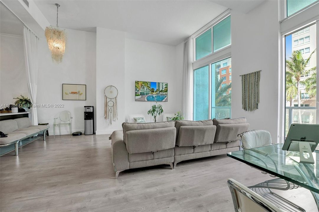Recently Sold: $399,000 (1 beds, 1 baths, 829 Square Feet)