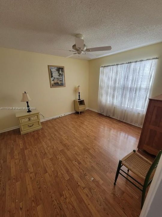 Vendido Recientemente: $489,000 (3 camas, 2 baños, 1930 Pies cuadrados)