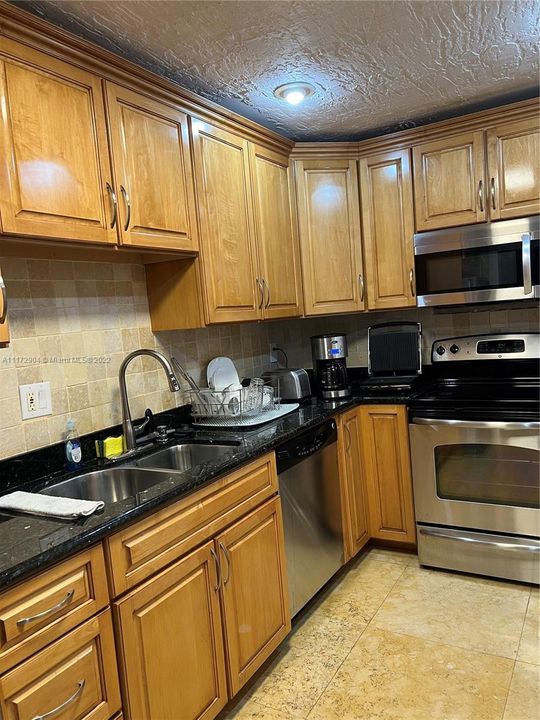 Недавно арендовано: $3,000 (1 спален, 1 ванн, 850 Квадратных фут)