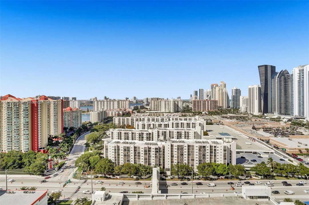 Recently Sold: $1,675,000 (3 beds, 3 baths, 1892 Square Feet)