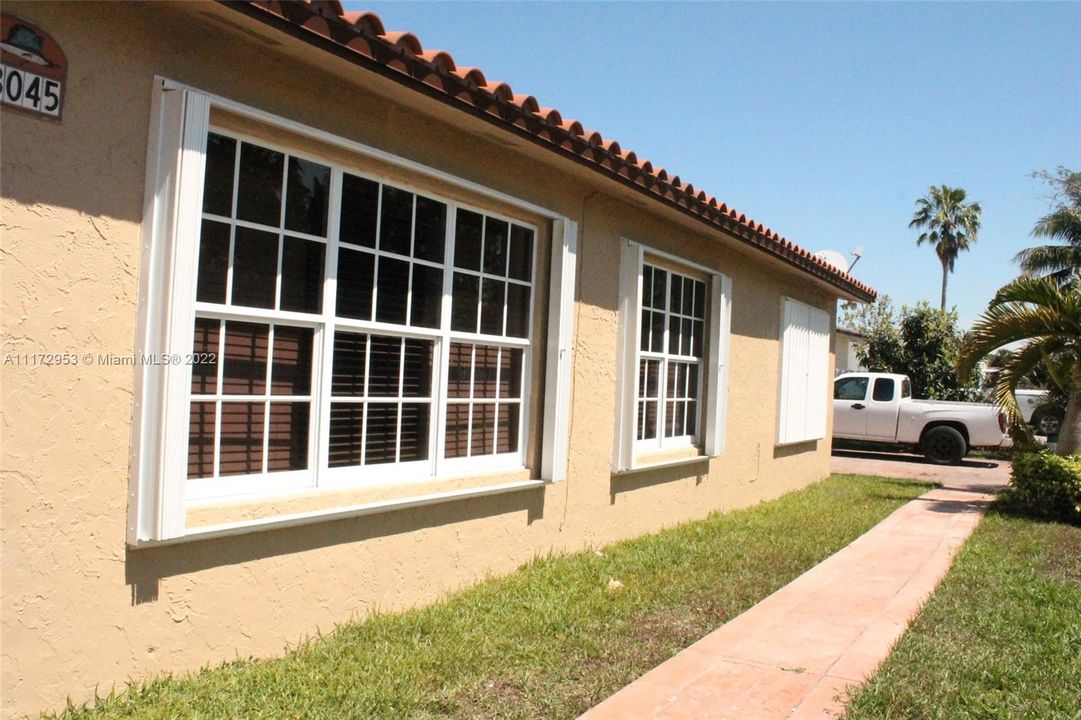 Vendido Recientemente: $530,000 (4 camas, 3 baños, 1964 Pies cuadrados)