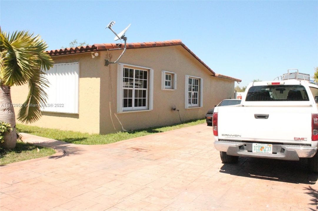 Vendido Recientemente: $530,000 (4 camas, 3 baños, 1964 Pies cuadrados)