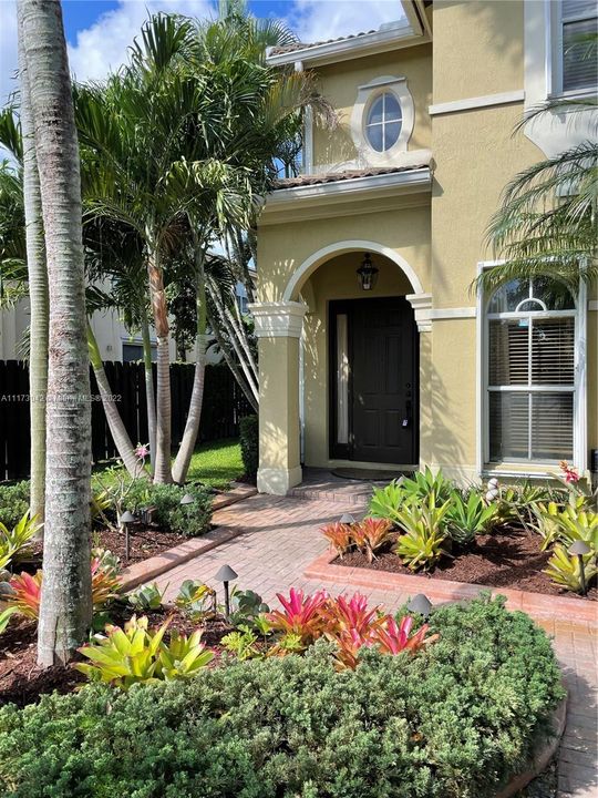 Recently Sold: $415,000 (3 beds, 2 baths, 1746 Square Feet)