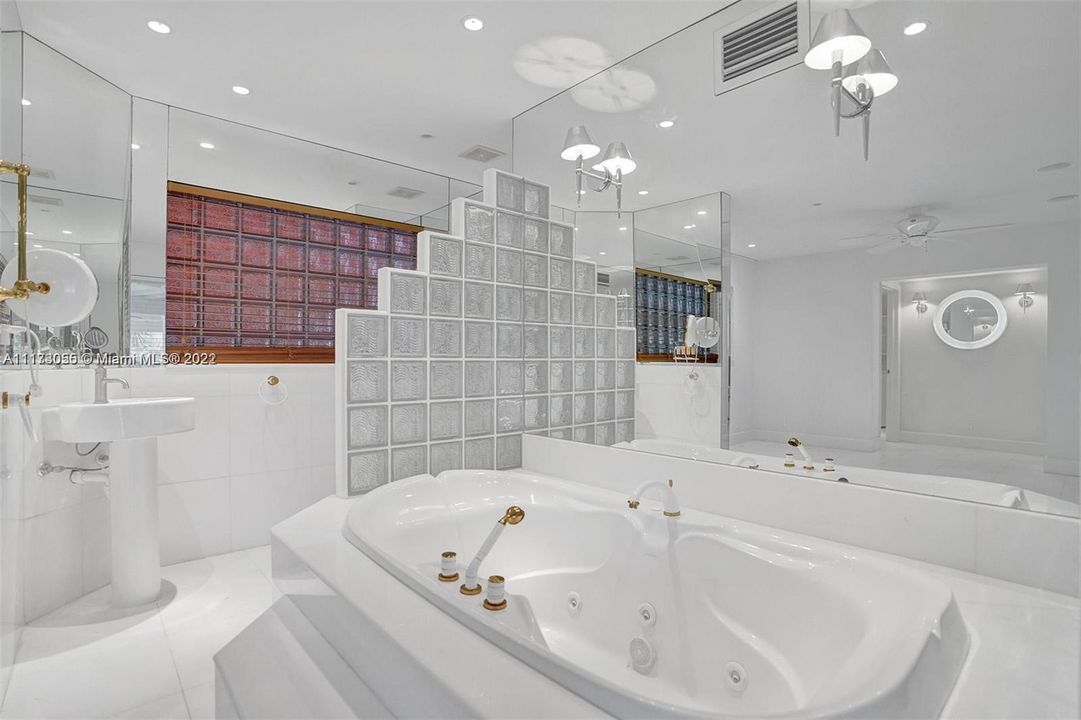 最近租的: $8,500 (2 贝兹, 2 浴室, 1562 平方英尺)