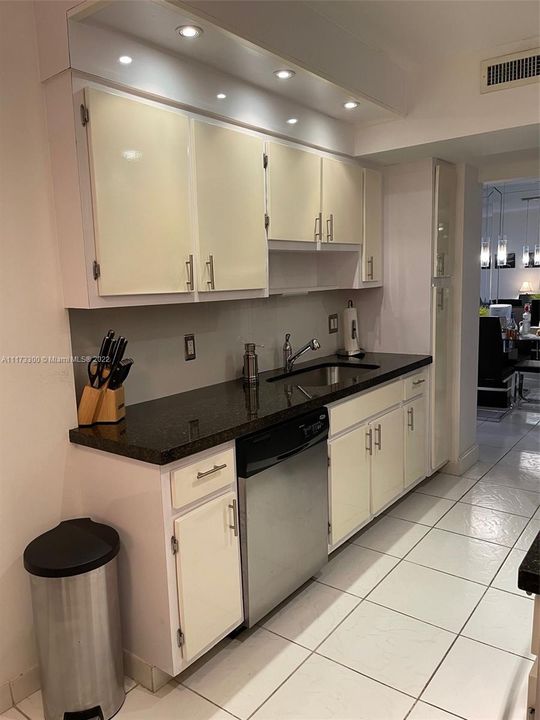 Vendido Recientemente: $135,000 (1 camas, 1 baños, 844 Pies cuadrados)