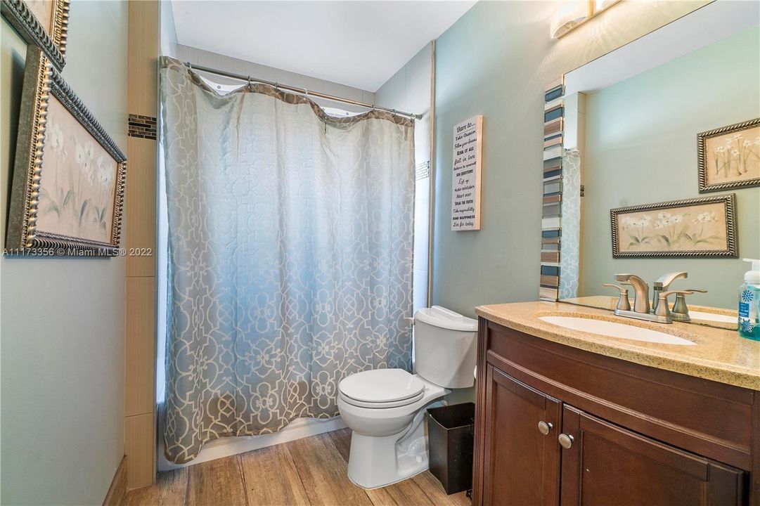 最近售出: $545,000 (4 贝兹, 2 浴室, 1623 平方英尺)