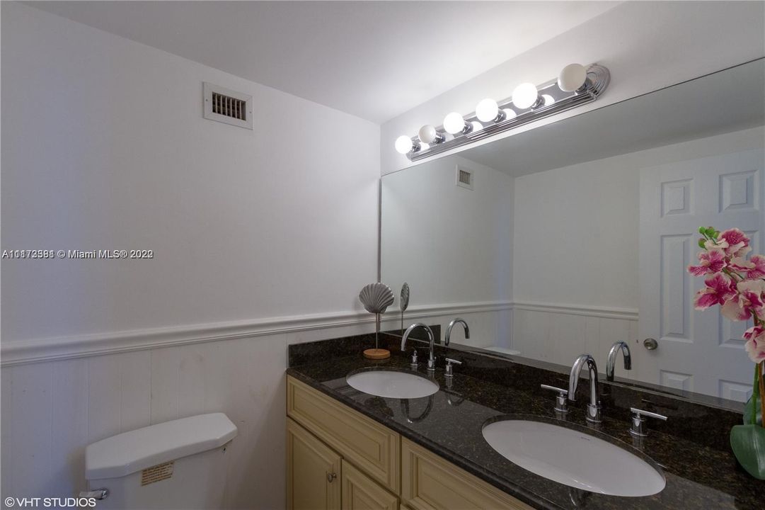 Recently Sold: $490,000 (1 beds, 1 baths, 865 Square Feet)