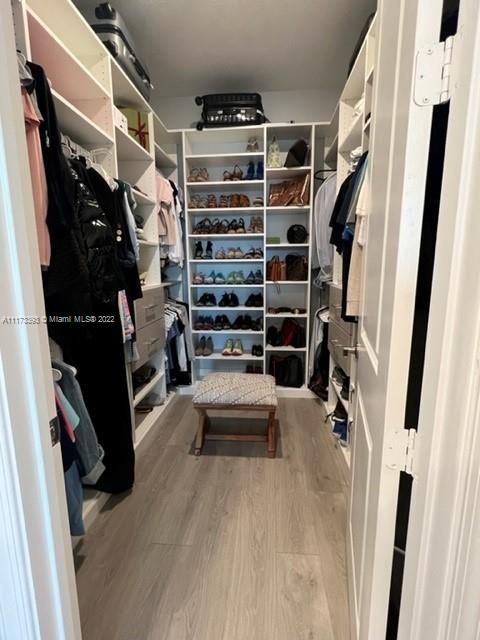 Master Walking Closet