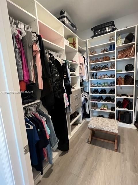 Master Walking Closet