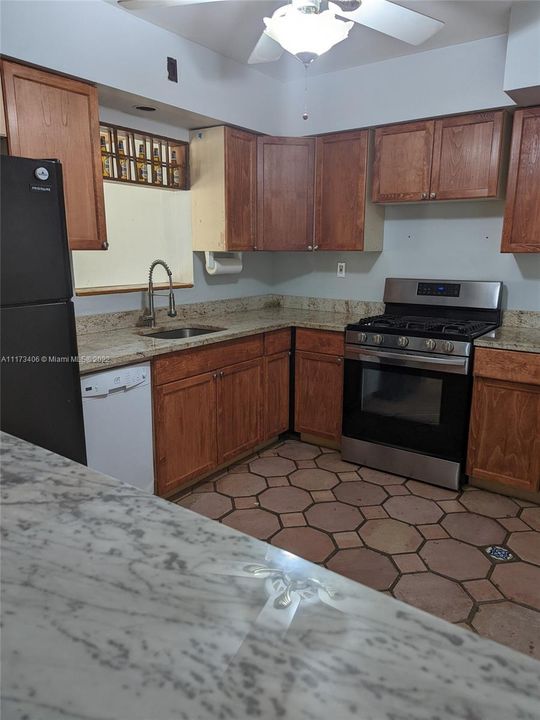 Recently Rented: $3,400 (3 beds, 2 baths, 1121 Square Feet)