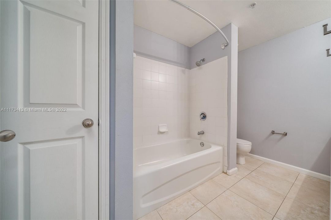 最近售出: $299,900 (2 贝兹, 2 浴室, 1270 平方英尺)