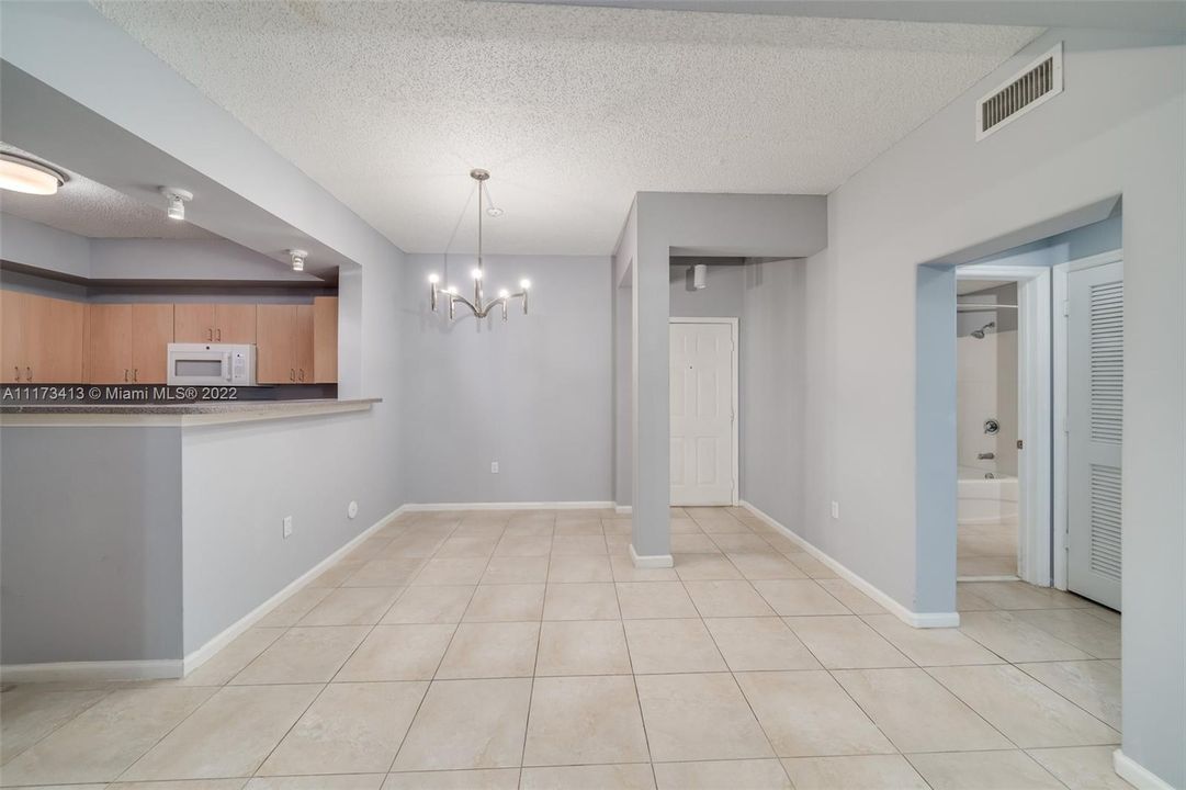 Recently Sold: $299,900 (2 beds, 2 baths, 1270 Square Feet)