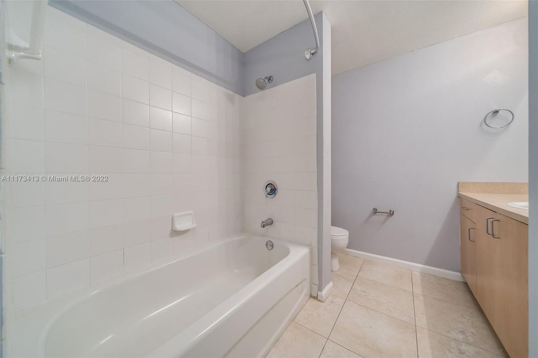 最近售出: $299,900 (2 贝兹, 2 浴室, 1270 平方英尺)